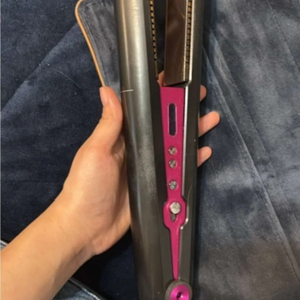 Dyson cordless hair straightener - Picture 2 of 4
